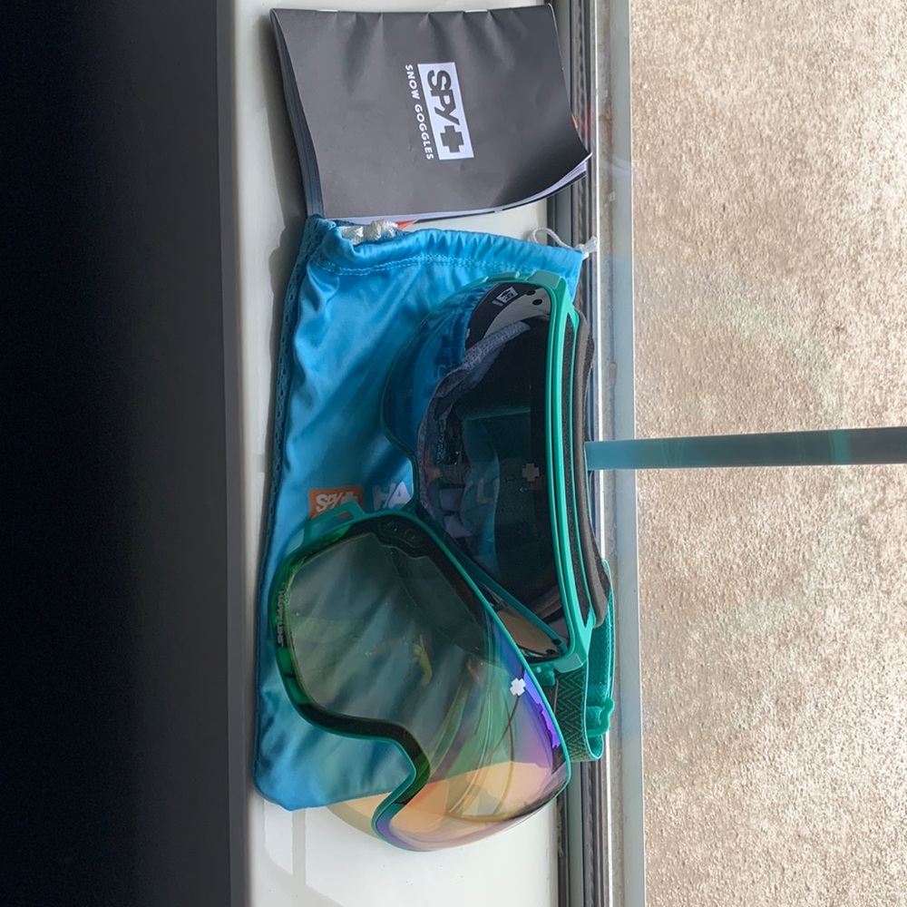 Spy snow goggles